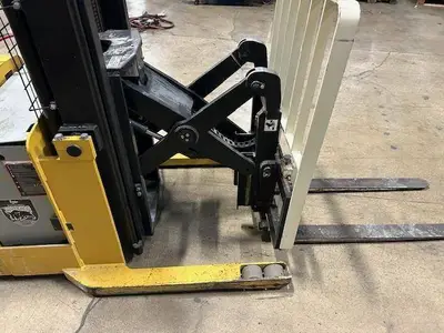 Used 2013 YALE MRW030LE Reach Trucks Illinois US | Somerset Equipment Sales #1546186