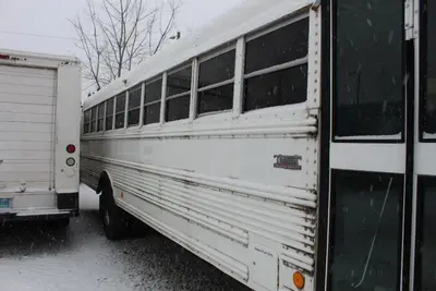 1996 INTERNATIONAL 3800 T444E BUS | Levy Recovery Group (17)