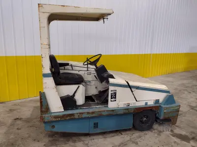 TENNANT MODEL #360 POWERED FLOOR SWEEPER: STOCK #21128