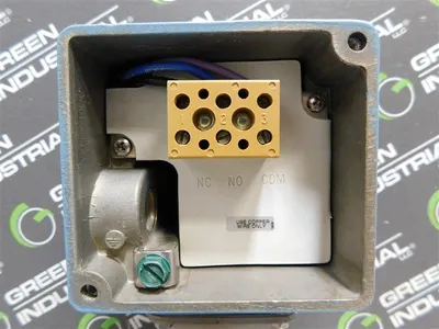 United Electric H105-S137B Pressure Switch 15A 480VAC Used