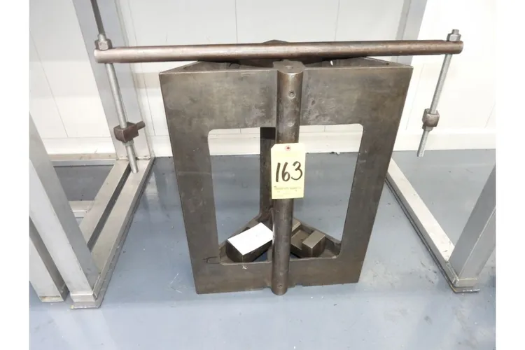 Used _UNKNOWN_ _UNKNOWN_ Boring Head Accessories Michigan US | Thompson Auctioneers #1520937