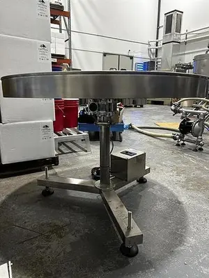 39" Diameter Stainless Steel Accumulating Table