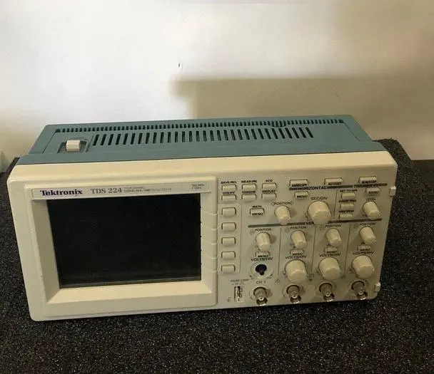 TEKTRONIX TDS 224 OSCILLOSCOPE