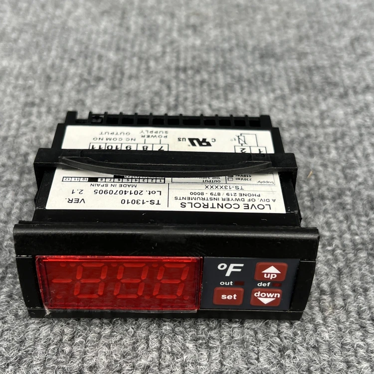 Used Dwyer Instruments TS-13010 Temperature Controls California US | Davliegogo LLC #1705719