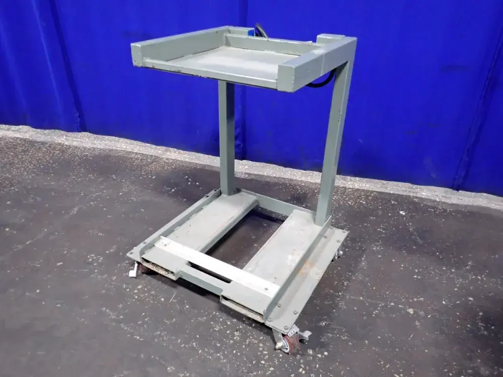 20" X 20" Stand