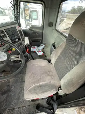 USED 2011 MACK PINNACLE CXU612