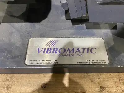 USED VIBROMATIC 12" VIBRATING BOWL FEEDER W/ H002 FEEDER/INCLINE CONTROLLER