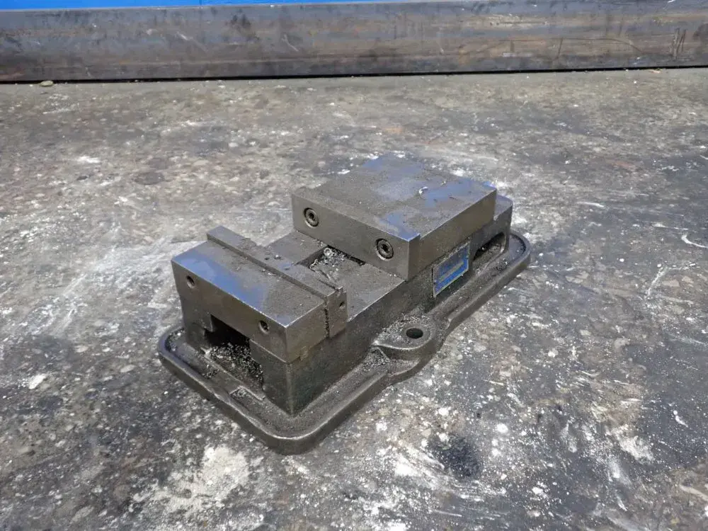 Kurt 6" Vise