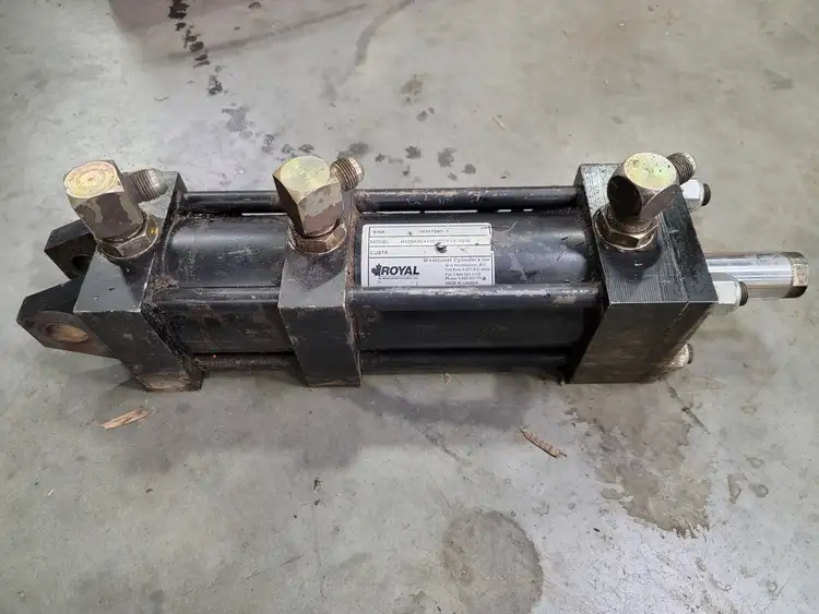 Used ROYAL ELECTRIC H32NMC4+1C1D2A1A-2018 Parts (Hydraulics and Pneumatics) British Columbia CA | Lenmark #266368