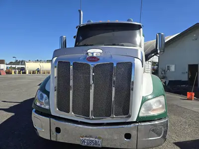 USED 2015 PETERBILT 579