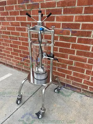 USED MILLIPORE QUIKSCALE 200/550 CHROMATOGRAPHY COLUMN 17 LITER  CAT # GA201711