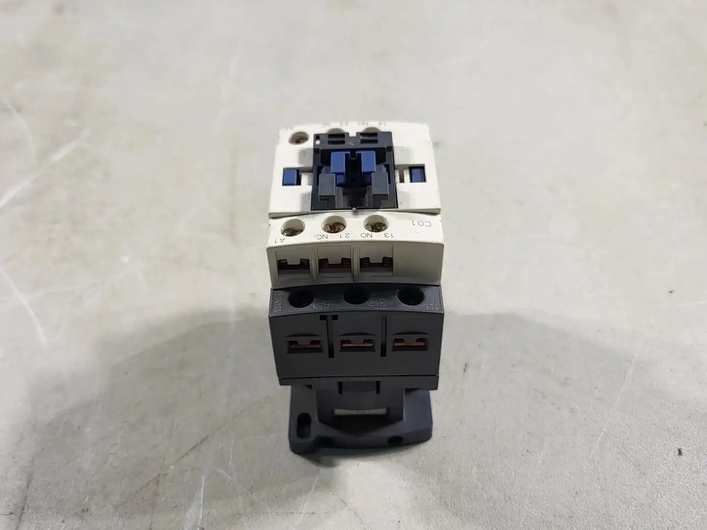 25 Amp, 3 Pole, 3 NO, 115 VAC Coil Contactor C01F7 52296548