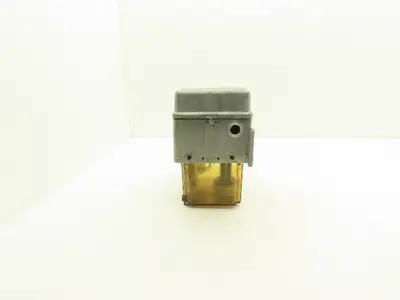 Showa LCB 4 Lubrication Oil Pump Machine Oiler 6L Tank 0.1 L/Min 200V