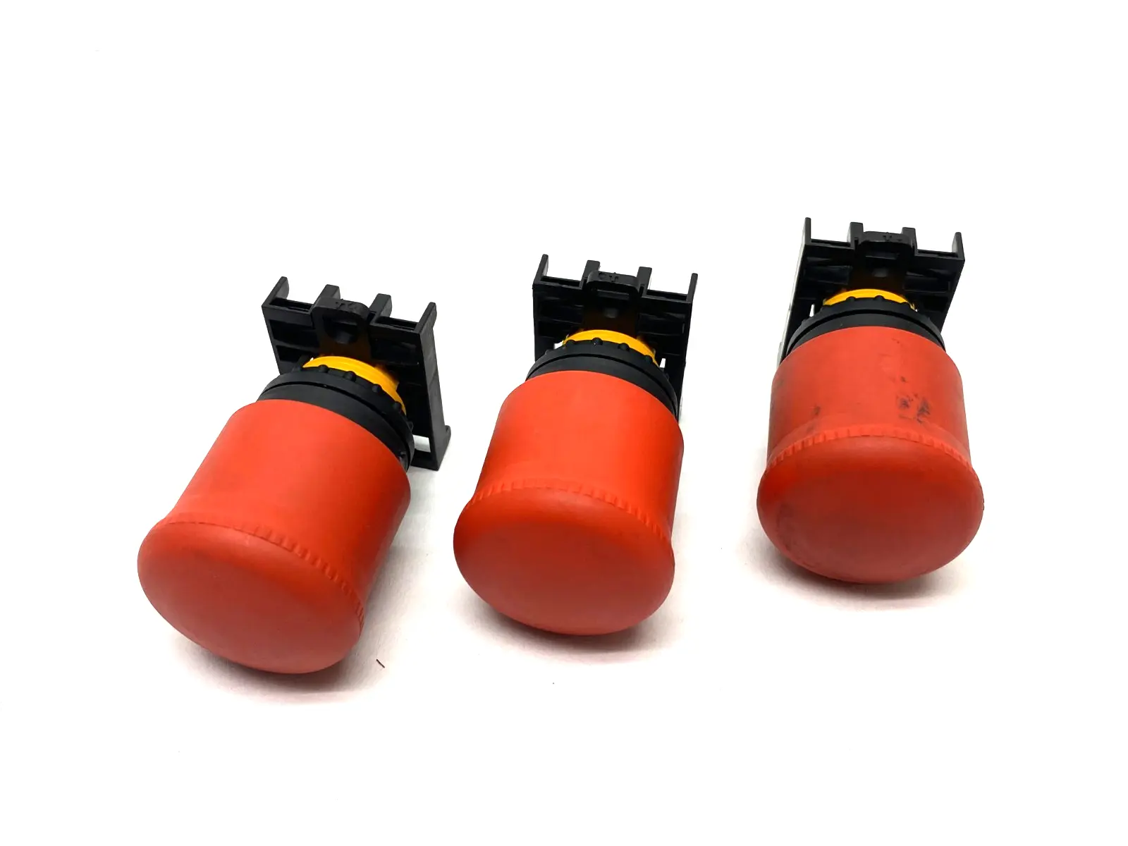 USED EATON EMERGENCY STOP PUSHBUTTON TWIST-RELEASE RED NONILLUMINATED