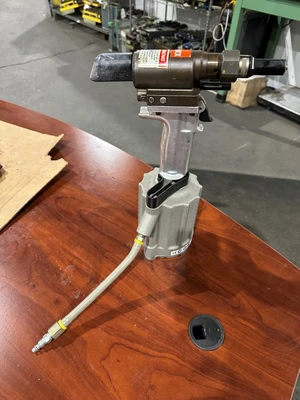 HUCK AIRCRAFT PNEUMATIC RIVETER