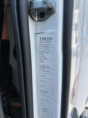 USED 2022 VOLVO VNR42T300