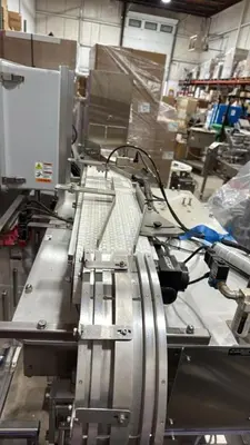 USED SUREKAP MODEL SK8000-BF6-70 AUTOMATIC SPINDLE CAPPER SUREKAP MODEL SK8000-BF6-70 AUTOMATIC SPINDLE CAPPER
