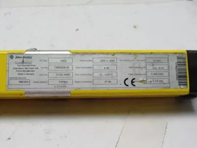 A-B Allen Bradley 440L-T4B0300N POC-14 Safety Light Curtain Transmitter 12"