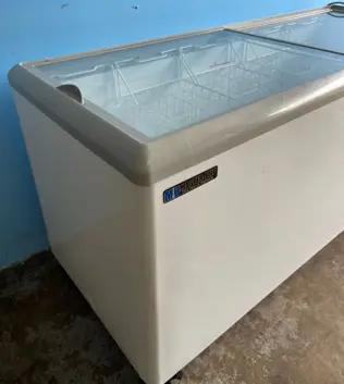 75-0007 Master-Bilt MSF-71AN Glass Chest Freezer