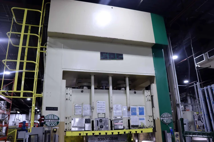 Used 2001 SUTHERLAND SD3-300-84-48-C Hydraulic Presses Quebec CA | Machine Tool Bids #377719