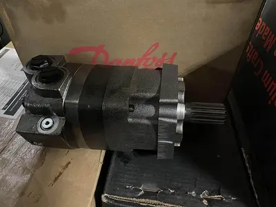 New | in-Stock CHAR-LYNN HYDRAULIC HEAD MOTOR 109-1116-006 Hydraulic and Pneumatic Motors Pennsylvania US | East West Machinery & Drilling #1417519