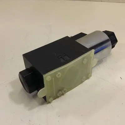 USED INTERNATIONAL DG03-7A-24VDC82DN