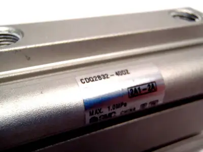 Used SMC CDQ2B32-40DZ Pneumatic Cylinders Michigan US | Maverick Industrial Sales #1398240