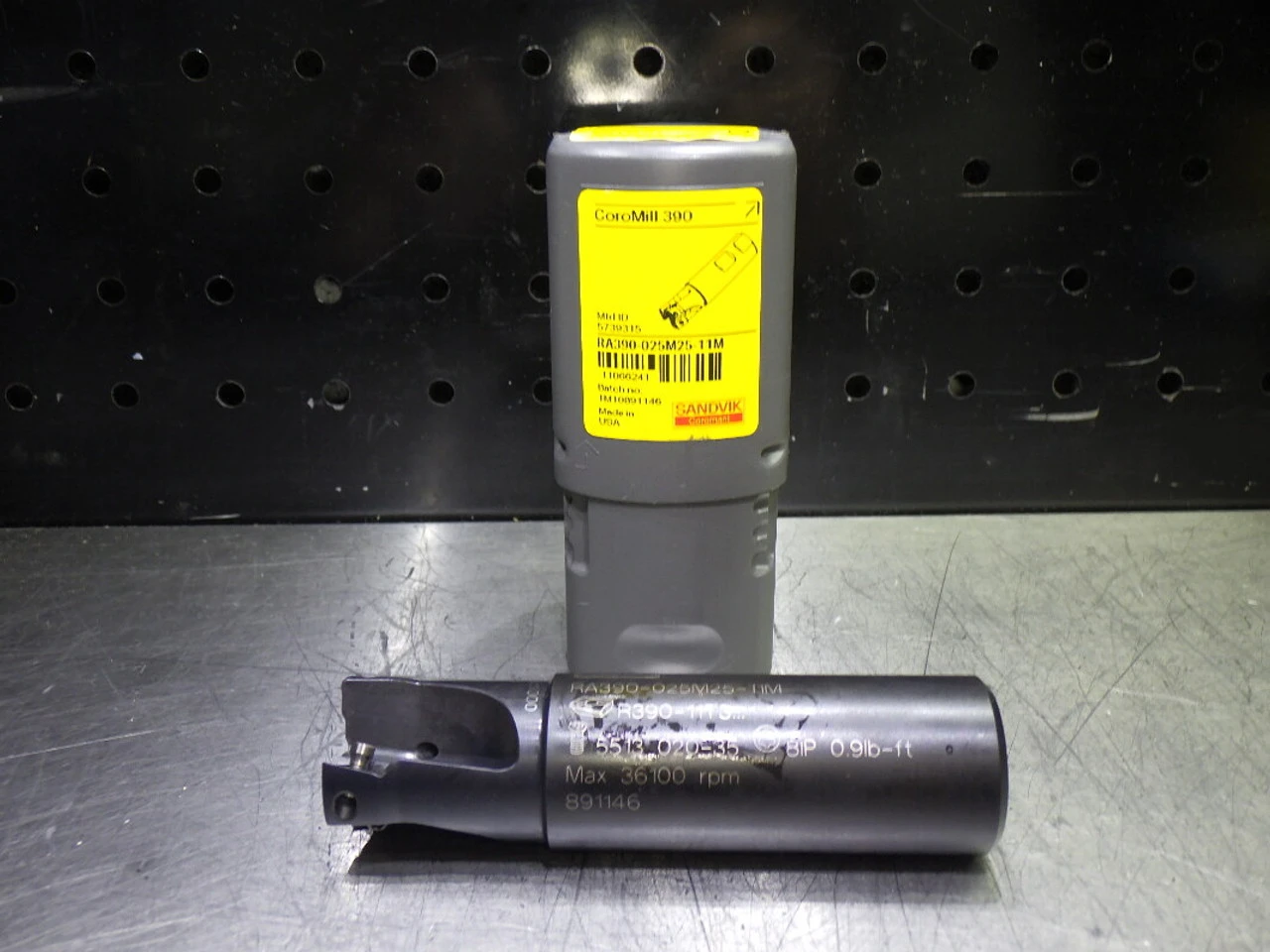 Sandvik 1" 3 Flute Coolant Thru Endmill 1" Shank RA390-025M25-11M (LOC3284)