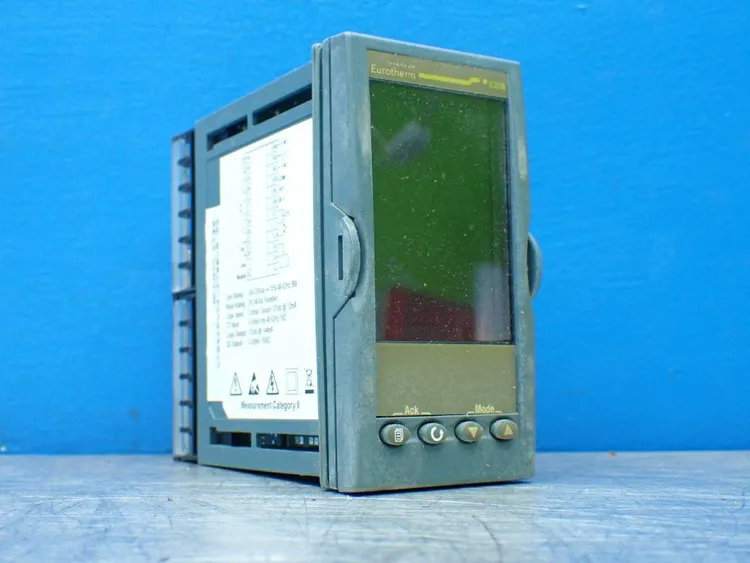Used EUROTHERM 3208/CC/VH/RRX/R/4CL/G/ENG Temperature Controls Ohio US | HGR 24 #802953