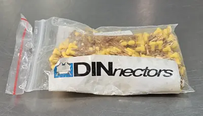 DINnector DN-2J4Y terminal block jumper 2-pole, yellow, 25A, 600V Loc4e45