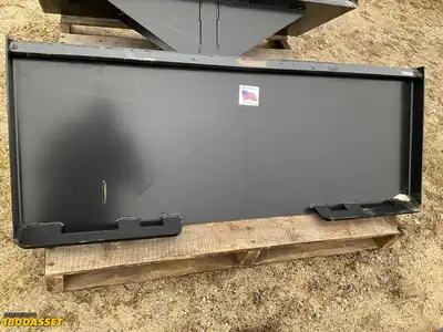 New Tomahawk trailer spotter 2” hitch receiver skid steer attachment, skid steer quick attach