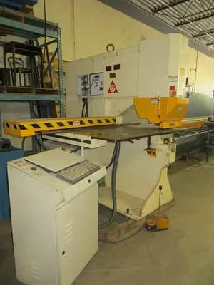 120 Ton Geka Hydraulic Single End Punch w/ CNC X-Y Positioning Table Model PUMA 110 H30 Semi PAXY