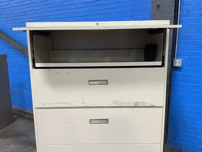 Used _UNKNOWN_ _UNKNOWN_ Cabinets Ohio US | HGR 24 #1413234