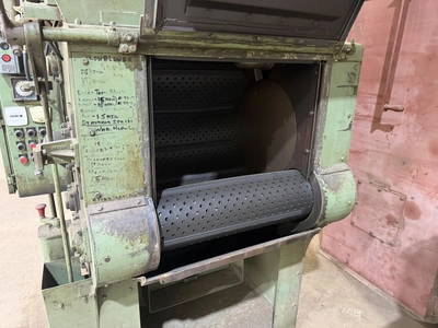Used WHEELABRATOR TUMBLAST BATCH C DEBURRING MACHINE Tumble Shot Blaster (Tumblast) Indiana US | Miedema Asset Management Group #1574654