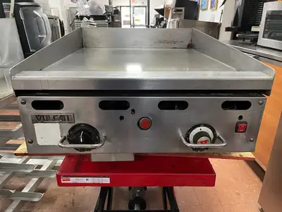 Used Vulcan Used Vulcan 924RX-24 Natural Gas 24" Flat Top Griddle with Thermostatic Controls Commercial Flat Top Griddles Illinois US | Falcon Restaurant Supply #1376141