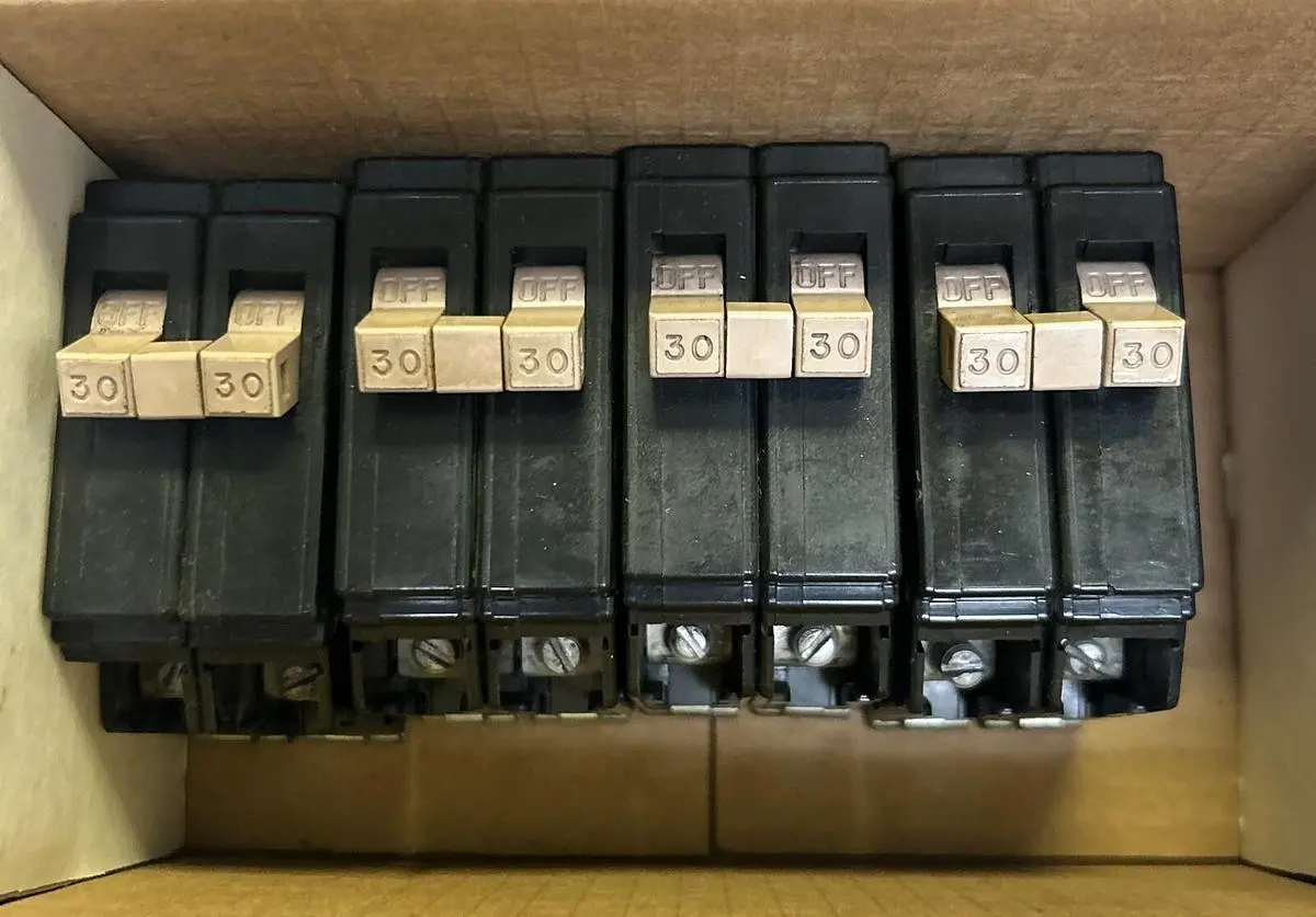 Used CUTLER-HAMMER CH230 Miscellaneous Equipment (Electrical & Power) | Surplus Asset Holdings #1197027