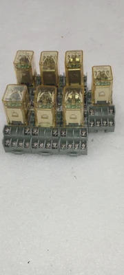 USED IDEC idec sy4s-05 socket and relay ry4s-ul