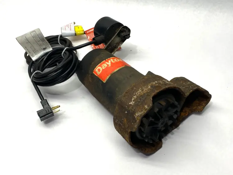 Used Dayton Submersible Sump Pump 1-Phase 1/2HP 3450RPM 120V 60Hz Sump Pumps Michigan US | Maverick Industrial Sales #1393369