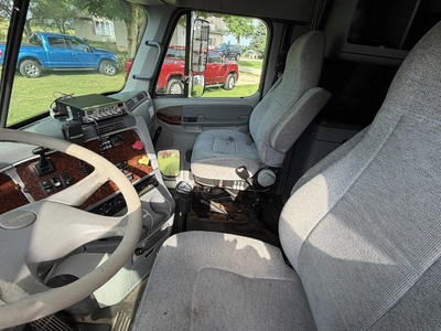 Used 2006 FREIGHTLINER COLUMBIA TANDEM AXLE SEMI TRUCK Conventional trucks Michigan US | Miedema Asset Management Group #1287701