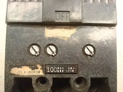 General Electric TFK236100 Circuit Breaker 100 Amps 600VAC Used