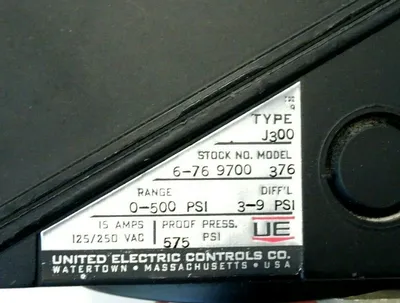 NEW UNITED ELECTRIC J300 9700 376 R PRESSURE SWITCH 0-500 PSI J3009700376R