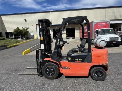 Used 2015 UNILEV UT25P Liquid Propane Forklifts Oregon US | MachineryMax #1341178