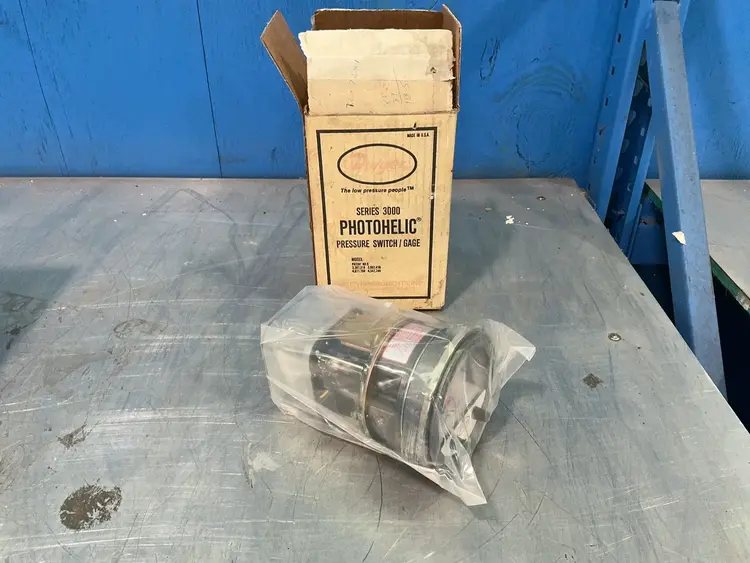 Used DWYER 3008 Pressure Switches Ohio US | HGR 24 #1291958
