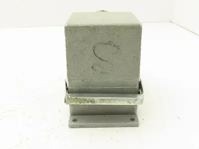 T&B Thomas & Betts 16A 380V Terminal Connector 32 Pin Sealed Conduit Housing