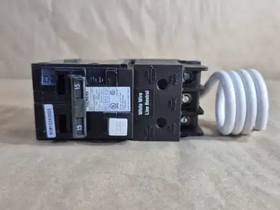 NEW SIEMENS QF215H