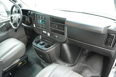 Used 2017 GMC SAVANA G3500 Box trucks Florida US | Truck and Van Outlet #1541709