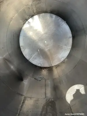 Used 3,400 Gallon (14,000 Liter) Vertical 304 Stainless Steel Tank