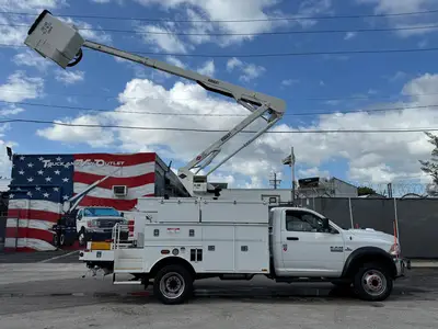 Used 2017 VERSALIFT SST40EIH-02 Bucket (boom) trucks Florida US | Truck and Van Outlet #1509170