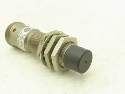 Allen Bradley 872C-D8NP18-N4 Proximity Sensor/Switch 10-30VDC Ser C 18mm Dia