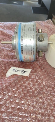 USED UNIVERSAL INSTRUMENTS 33VM52-000-4